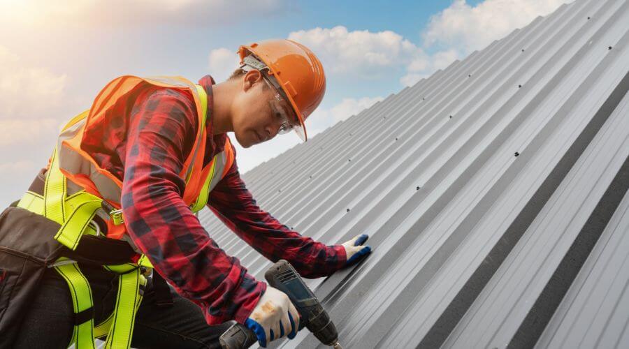 Professional gutter cleaning in Niangua, MO
